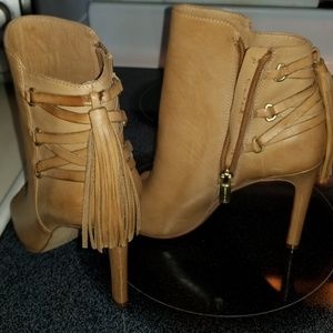 Stunning brand new Vince Camuto ankle booties